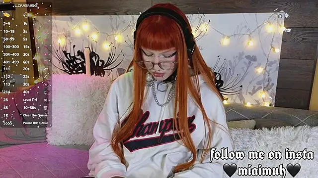 mia  yui online show from 11-13-25, 09:58