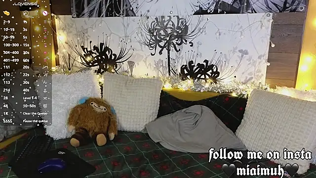 mia  yui online show from 12-18-25, 10:05