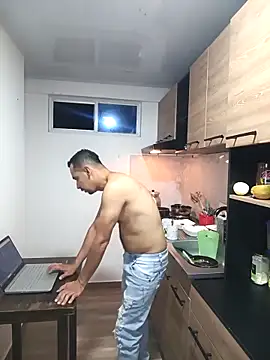 stivenlujan69 online show from 11-06-25, 01:06