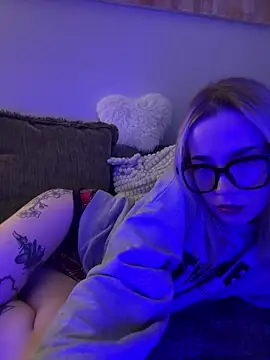 Snapshot of marnemzavar444 chatting on 11-30-25, 08:02 marnemzavar444 online show from 11-30-25, 08:02