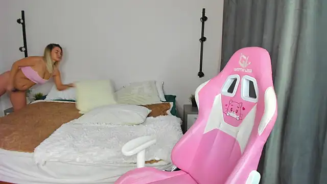 Marie Ellie online show from 10-15-25, 02:01