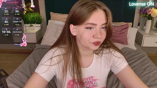 Moon  Bunny online show from 10-04-25, 03:21