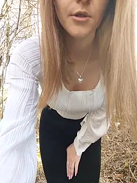 Snapshot of YOOUR_EVAA chatting on 11-09-25, 09:18 YOOUR EVAA online show from 11-09-25, 09:18