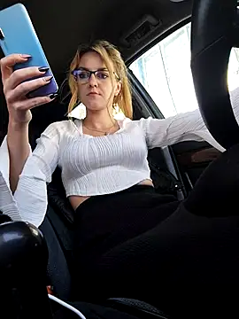 Snapshot of YOOUR_EVAA chatting on 11-29-25, 07:33 YOOUR EVAA online show from 11-29-25, 07:33