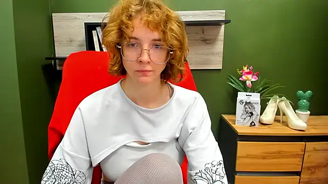 Snapshot of juicyPenny chatting on 09-17-25, 06:26 juicyPenny online show from 09-17-25, 06:26