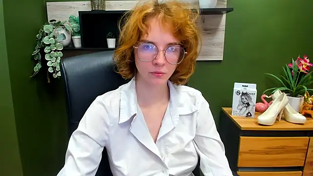 Snapshot of juicyPenny chatting on 10-13-25, 06:24 juicyPenny online show from 10-13-25, 06:24