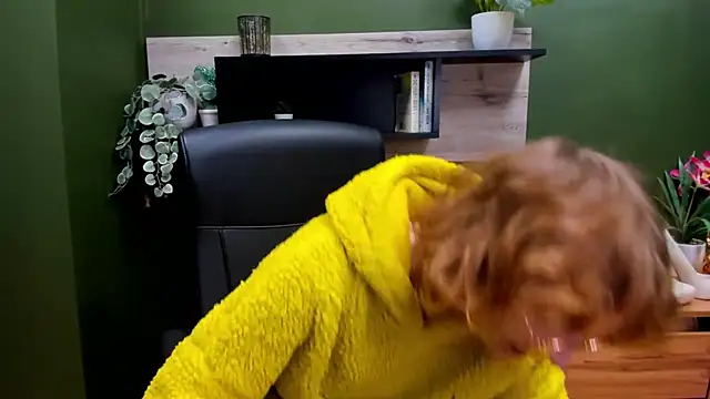 Snapshot of juicyPenny chatting on 10-17-25, 05:32 juicyPenny online show from 10-17-25, 05:32