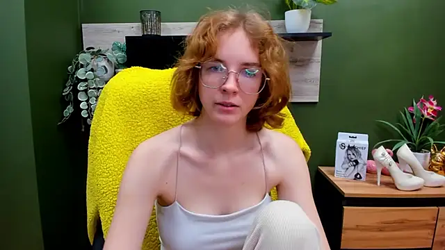 Snapshot of juicyPenny chatting on 10-20-25, 06:14 juicyPenny online show from 10-20-25, 06:14