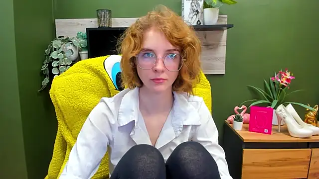 Snapshot of juicyPenny chatting on 10-24-25, 06:21 juicyPenny online show from 10-24-25, 06:21