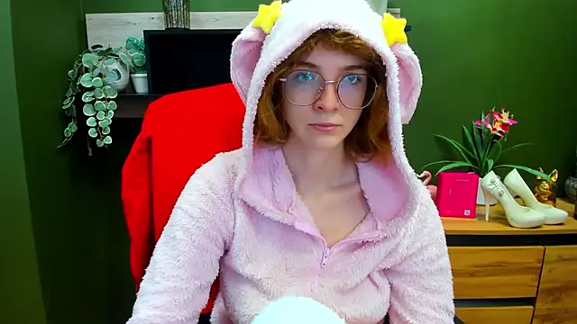 Snapshot of juicyPenny chatting on 10-31-25, 07:20 juicyPenny online show from 10-31-25, 07:20