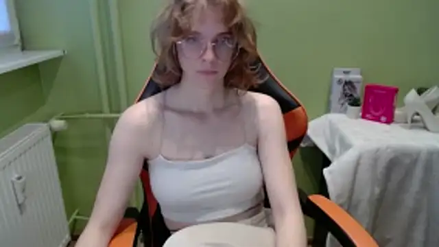 Snapshot of juicyPenny chatting on 11-18-25, 07:57 juicyPenny online show from 11-18-25, 07:57