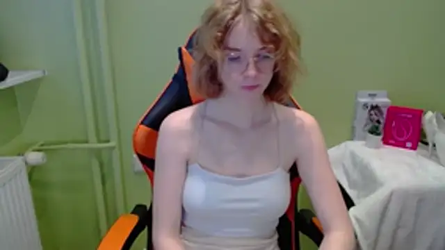 Snapshot of juicyPenny chatting on 11-19-25, 07:30 juicyPenny online show from 11-19-25, 07:30