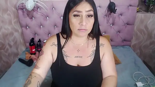 Snapshot of Naomi_Braunx chatting on 10-31-25, 12:55 Naomi Braunx online show from 10-31-25, 12:55