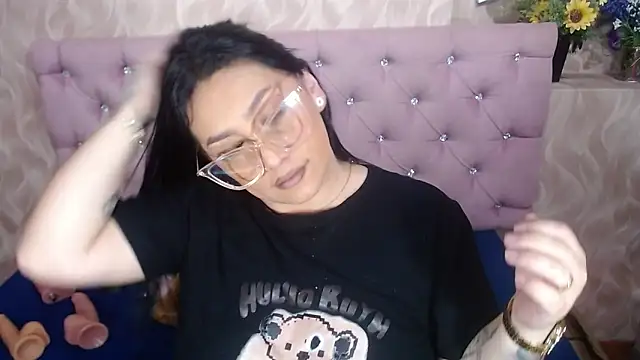 Snapshot of Naomi_Braunx chatting on 11-19-25, 01:11 Naomi Braunx online show from 11-19-25, 01:11