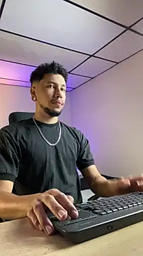 Snapshot of yeff_stone chatting on 11-22-25, 12:09 yeff stone online show from 11-22-25, 12:09