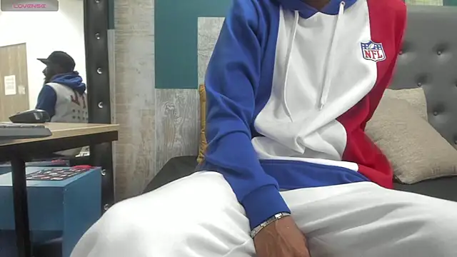 Snapshot of Damian_Shakur chatting on 10-26-25, 01:17 Damian Shakur online show from 10-26-25, 01:17