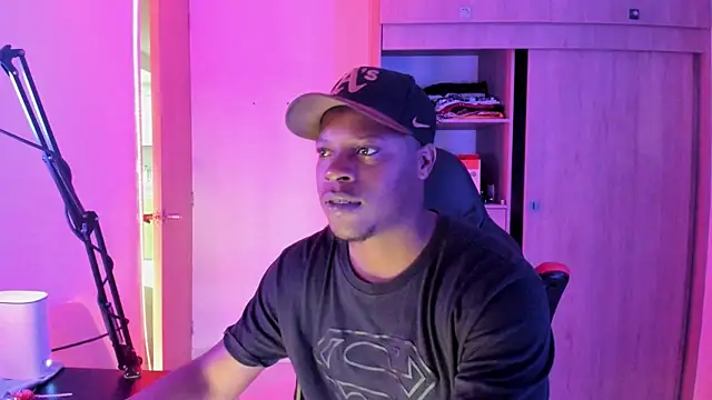 Snapshot of CorvisXnc0012 chatting on 10-29-25, 04:37 CorvisXnc0012 online show from 10-29-25, 04:37