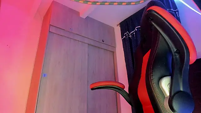 Snapshot of CorvisXnc0012 chatting on 11-13-25, 05:39 CorvisXnc0012 online show from 11-13-25, 05:39