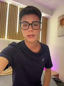 Snapshot of Dulcey_ chatting on 03-18-26, 04:59 Dulcey online show from 03-18-26, 04:59