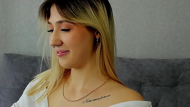 Snapshot of Bella_svon chatting on 09-11-25, 08:14 Bella svon online show from 09-11-25, 08:14