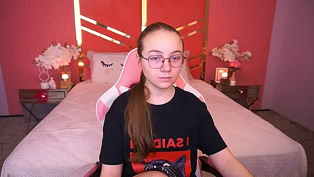 ArrinaWairr online show from 12-15-25, 08:51