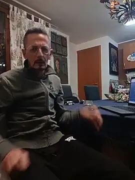 Snapshot of fabius720 chatting on 11-15-25, 04:58 fabius720 online show from 11-15-25, 04:58