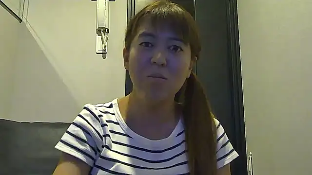 Snapshot of SAKI_saki_01 chatting on 09-10-25, 10:37 SAKI saki 01 online show from 09-10-25, 10:37