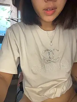 Snapshot of NinaChu chatting on 10-19-25, 02:12 NinaChu online show from 10-19-25, 02:12