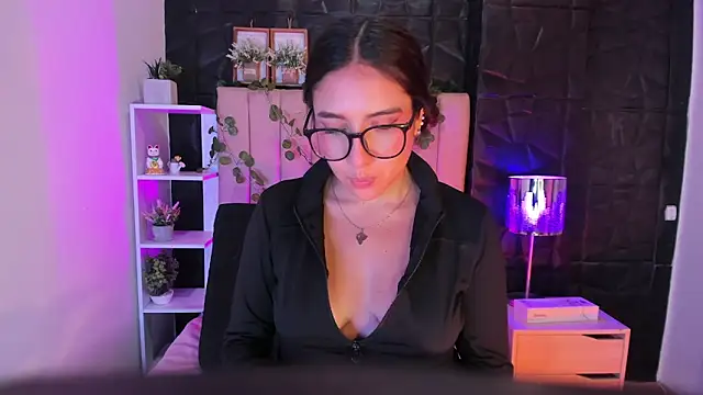 Bonnali lune online show from 10-31-25, 02:40