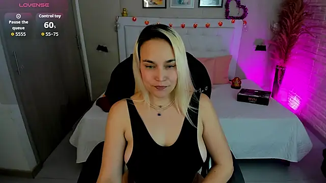 alezzafox   online show from 09-19-25, 03:19
