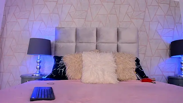 Emely florence  online show from 10-20-25, 07:25