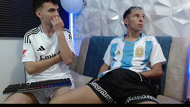 Snapshot of Isaac_tan chatting on 09-18-25, 02:02 Isaac tan online show from 09-18-25, 02:02