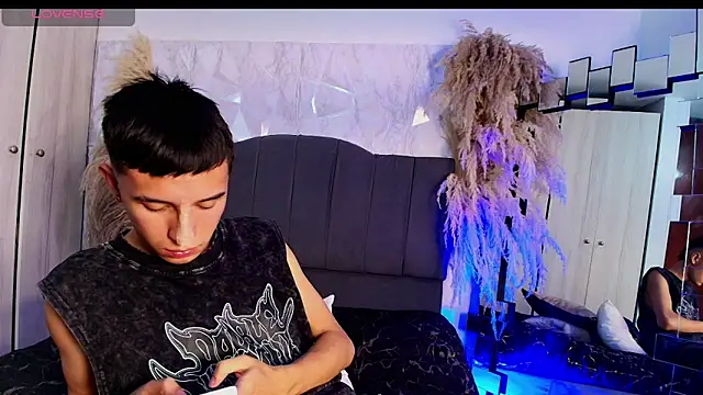 Isaac tan online show from 02-26-26, 04:33