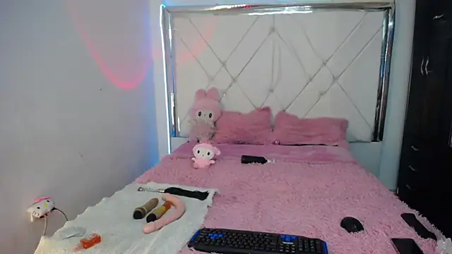 Snapshot of Dulce_petit_ chatting on 09-15-25, 11:32 Dulce petit online show from 09-15-25, 11:32
