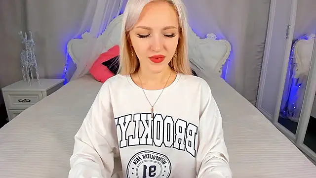 LisaFoxyMe online show from 11-12-25, 09:10