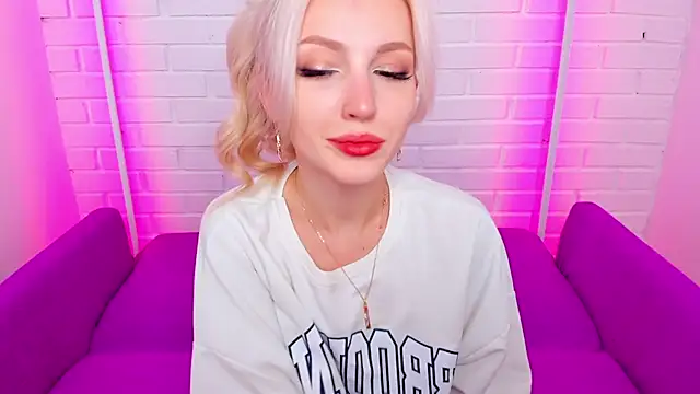 LisaFoxyMe online show from 11-17-25, 08:31