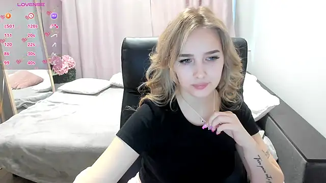 Snapshot of TaisiaHot chatting on 02-25-26, 09:08 TaisiaHot online show from 02-25-26, 09:08