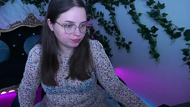 Snapshot of SophieDreamss chatting on 10-08-25, 01:42 SophieDreamss online show from 10-08-25, 01:42