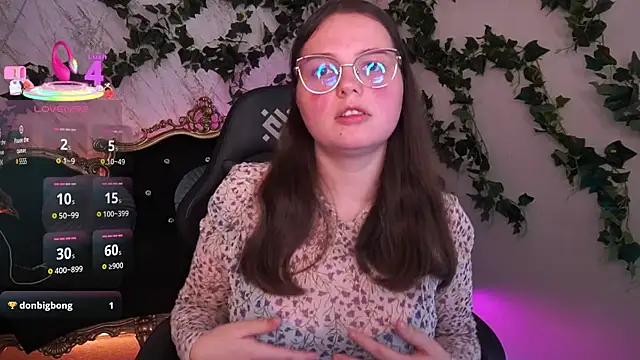 Snapshot of SophieDreamss chatting on 10-11-25, 01:31 SophieDreamss online show from 10-11-25, 01:31