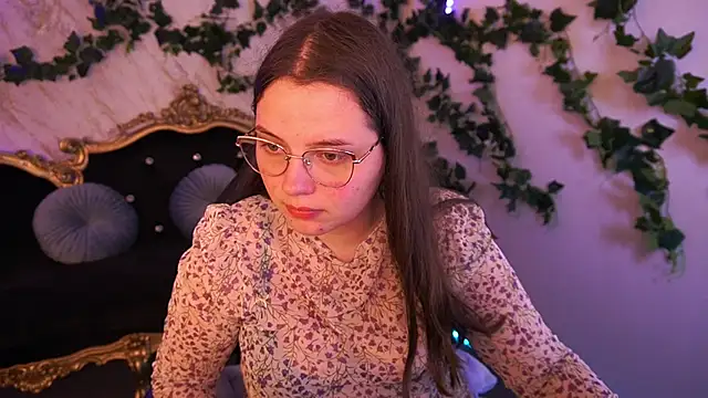 Snapshot of SophieDreamss chatting on 10-17-25, 02:41 SophieDreamss online show from 10-17-25, 02:41