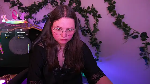 Snapshot of SophieDreamss chatting on 10-29-25, 02:52 SophieDreamss online show from 10-29-25, 02:52