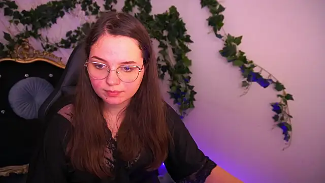 Snapshot of SophieDreamss chatting on 11-11-25, 02:28 SophieDreamss online show from 11-11-25, 02:28