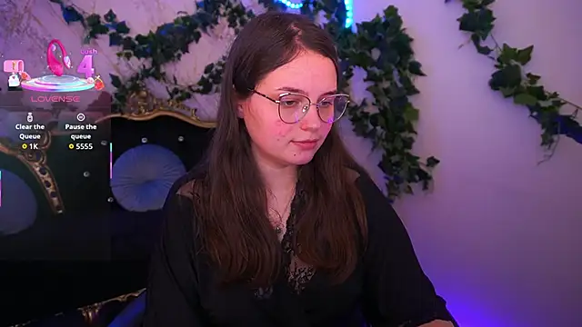 Snapshot of SophieDreamss chatting on 11-18-25, 02:54 SophieDreamss online show from 11-18-25, 02:54