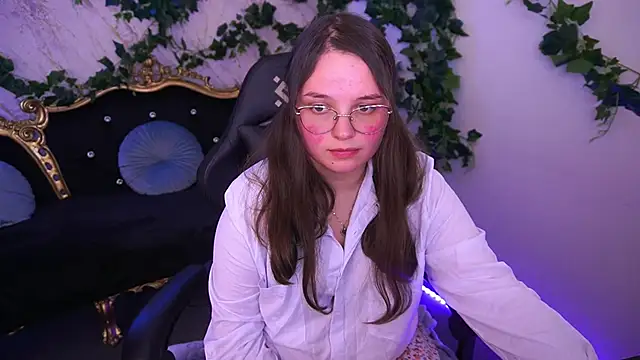 Snapshot of SophieDreamss chatting on 11-19-25, 03:01 SophieDreamss online show from 11-19-25, 03:01