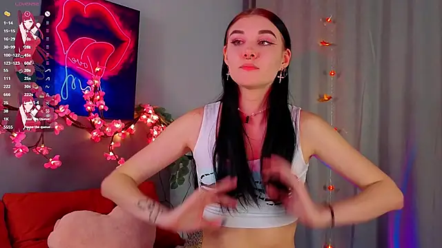 Snapshot of JenniferSullivan chatting on 10-19-25, 10:21 JenniferSullivan online show from 10-19-25, 10:21