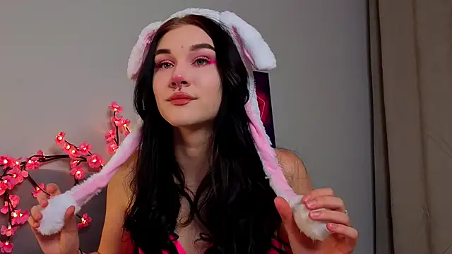 Snapshot of JenniferSullivan chatting on 10-24-25, 09:22 JenniferSullivan online show from 10-24-25, 09:22