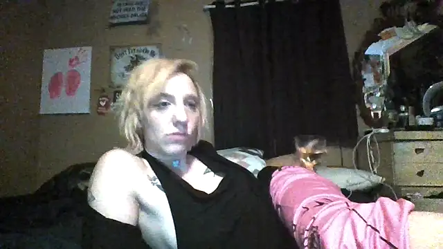 Snapshot of flavi1996 chatting on 12-14-25, 01:44 flavi1996 online show from 12-14-25, 01:44