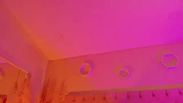 MacarenaRosse online show from 12-18-25, 09:32