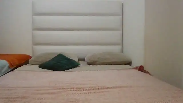 Snapshot of SexyNonnyy chatting on 02-17-26, 01:35 SexyNonnyy online show from 02-17-26, 01:35