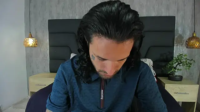 Snapshot of Hisoka_011 chatting on 10-22-25, 07:35 Hisoka 011 online show from 10-22-25, 07:35